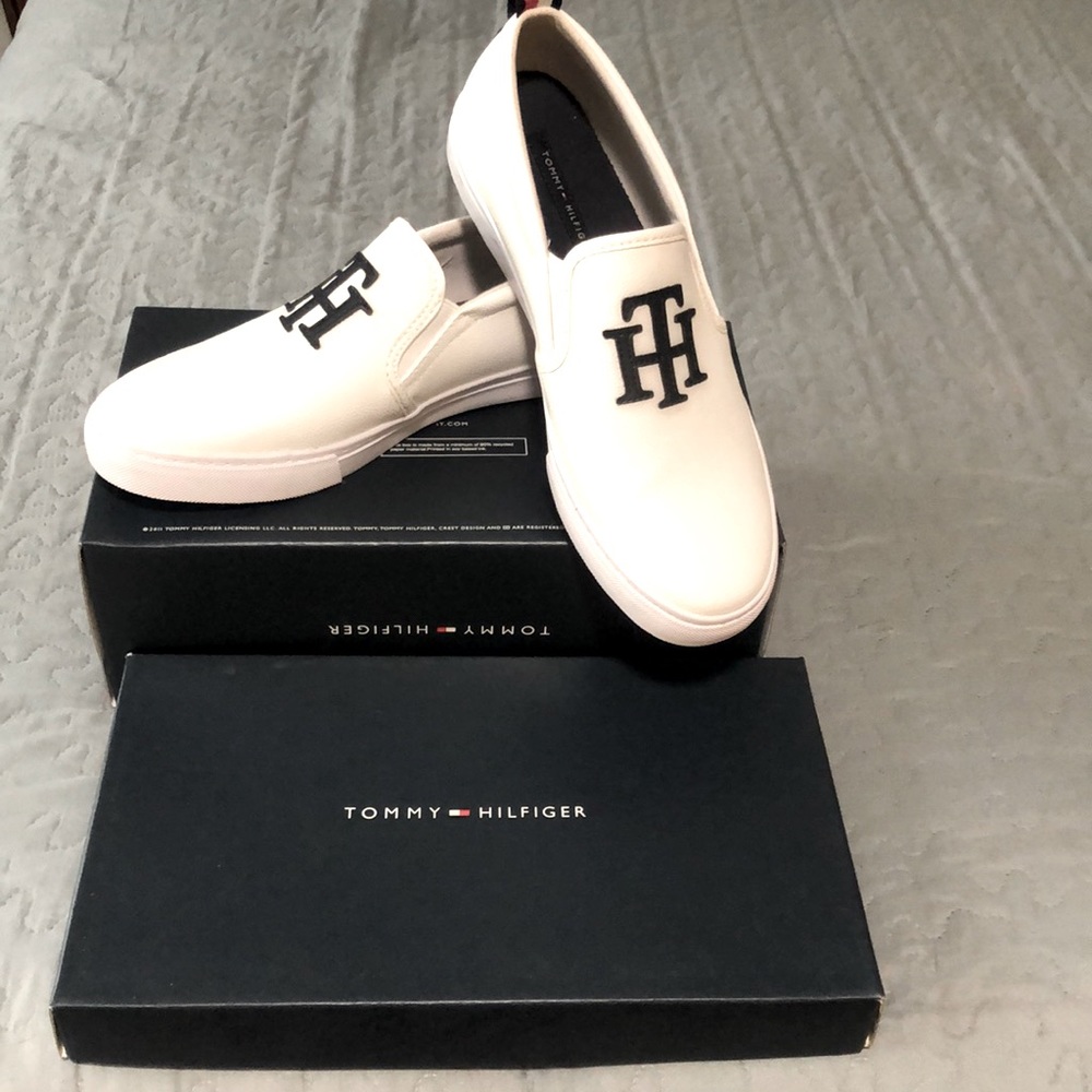 Tommy Hilfiger Women's Lucey Sneaker